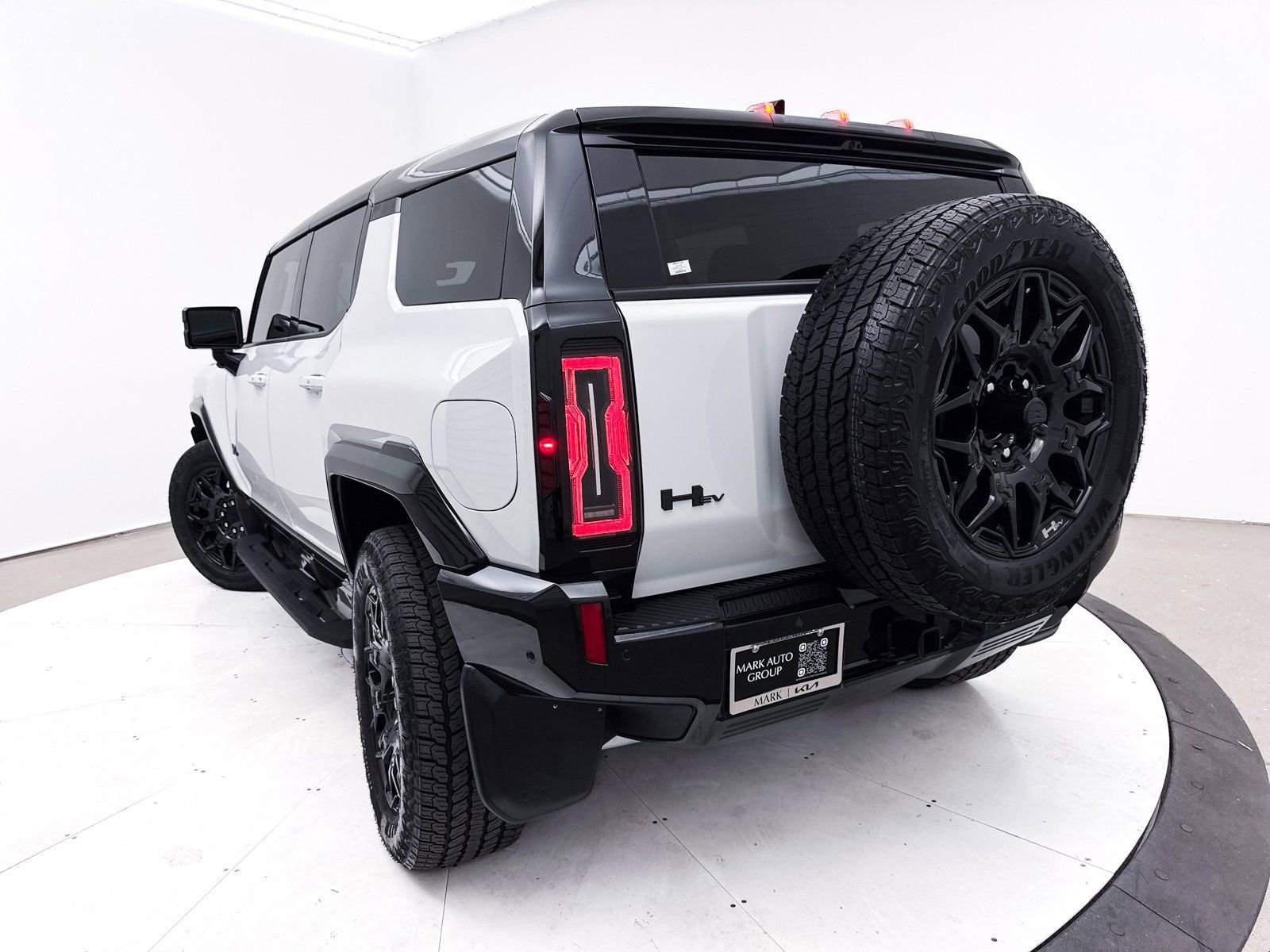 Used 2025 GMC Hummer EV 2X image 25