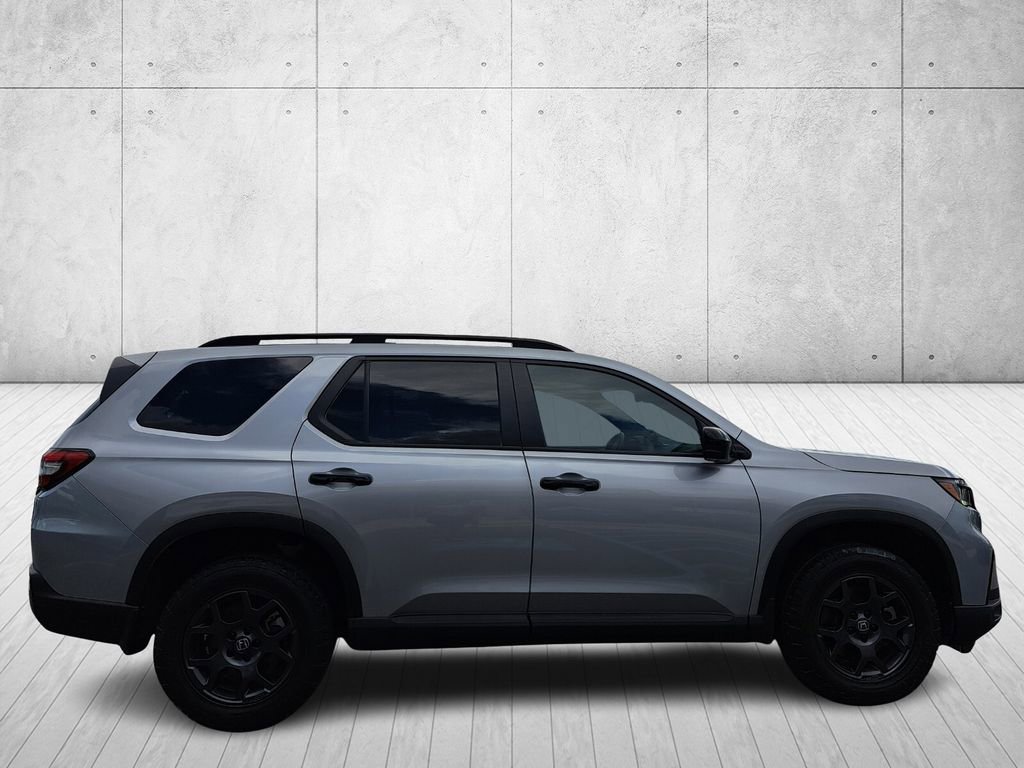 Used 2025 Honda Pilot TrailSport image 4