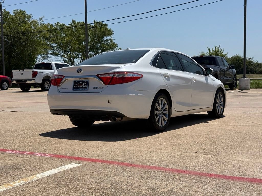 Used 2017 Toyota Camry XLE w/ Moonroof Package FWD image 3