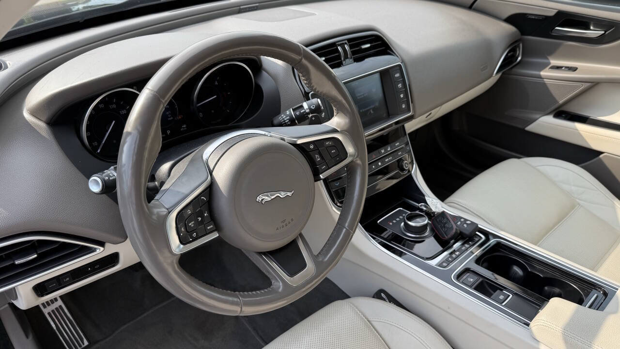 Used 2018 Jaguar XE Prestige RWD image 10