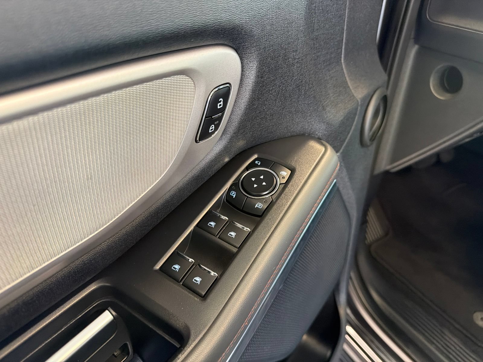 Used 2025 Ford Expedition Active AWD/4WD image 22