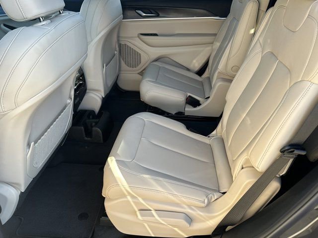 New 2025 Jeep Grand Cherokee L Limited w/ Black Appearance Package image 19