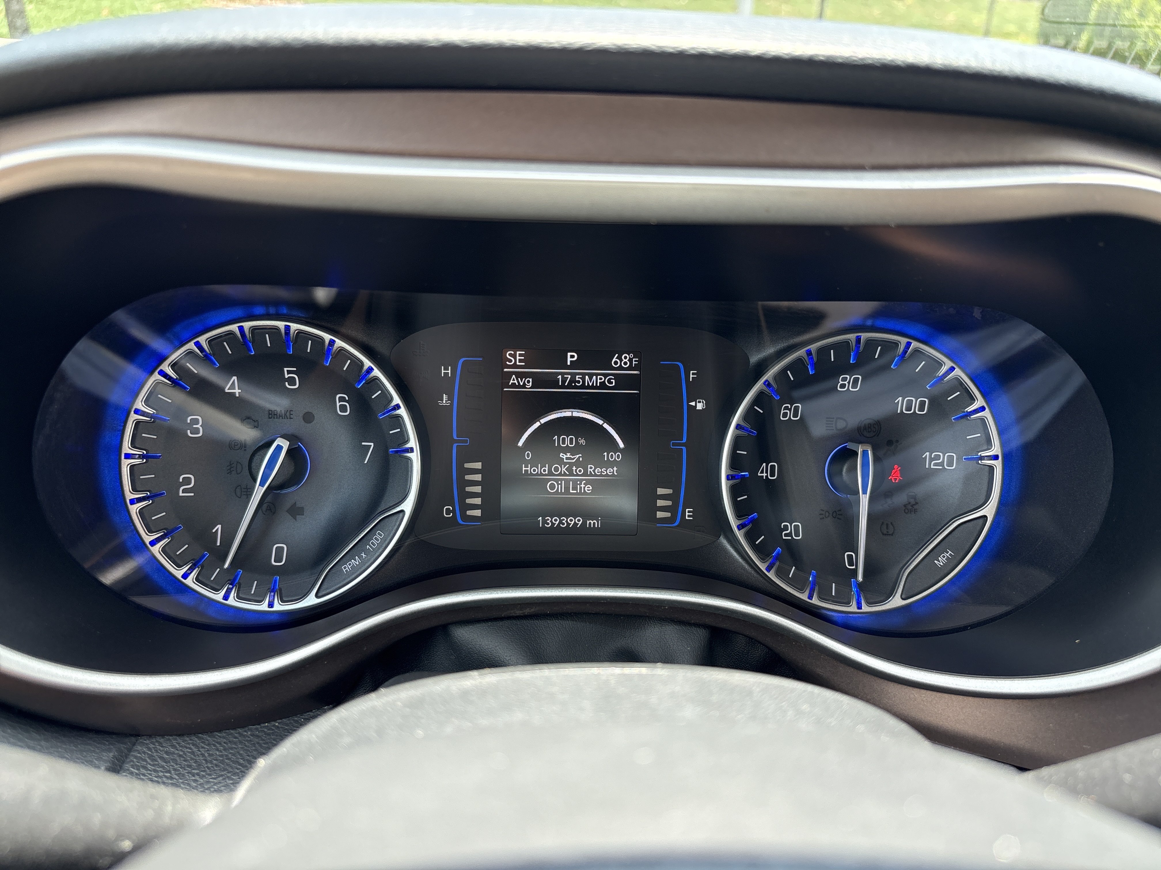 Used 2017 Chrysler Pacifica Touring Plus w/ Tire & Wheel Group FWD image 24