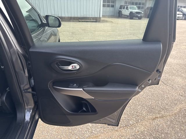 Used 2022 Jeep Cherokee Limited AWD/4WD image 26