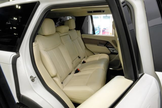Used 2025 Land Rover Range Rover SE AWD/4WD image 41