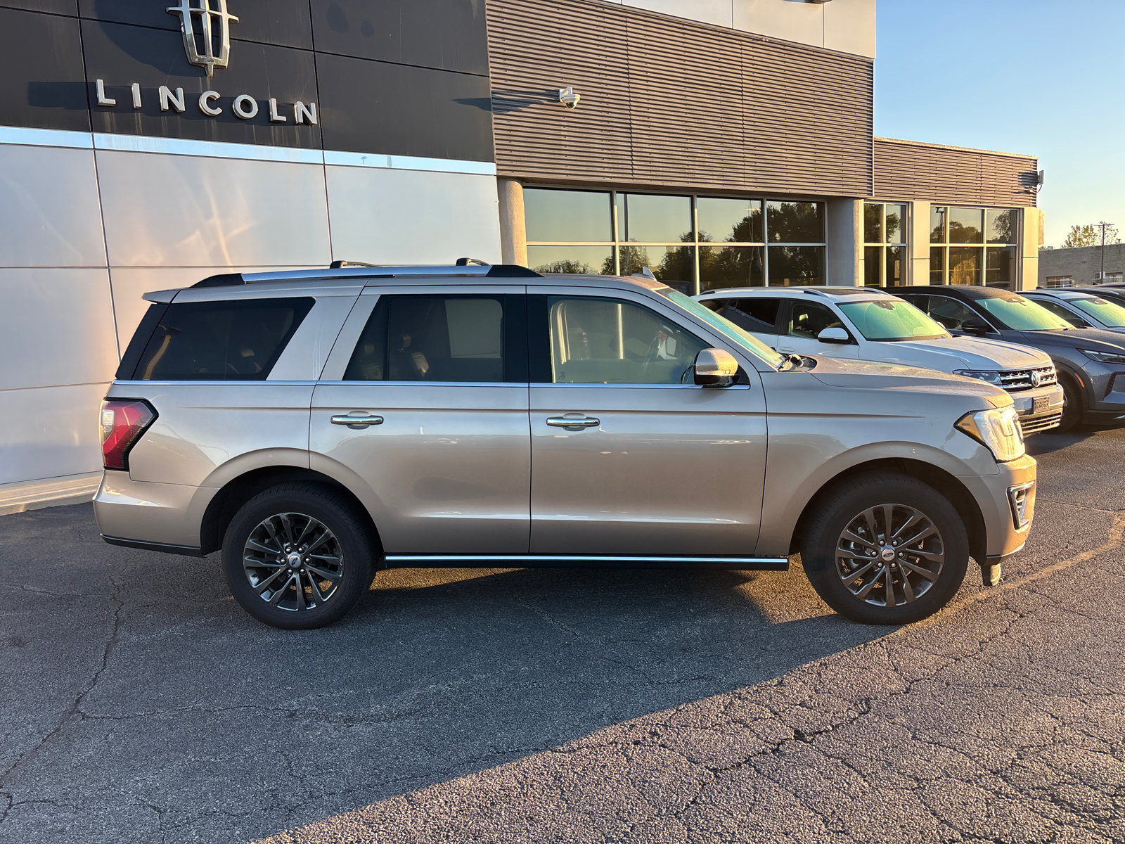 Used 2020 Ford Expedition Limited w/ Equipment Group 301A AWD/4WD image 8