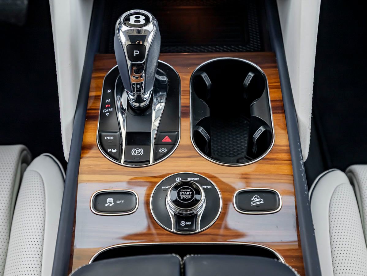 Used 2023 Bentley Bentayga AWD/4WD image 22