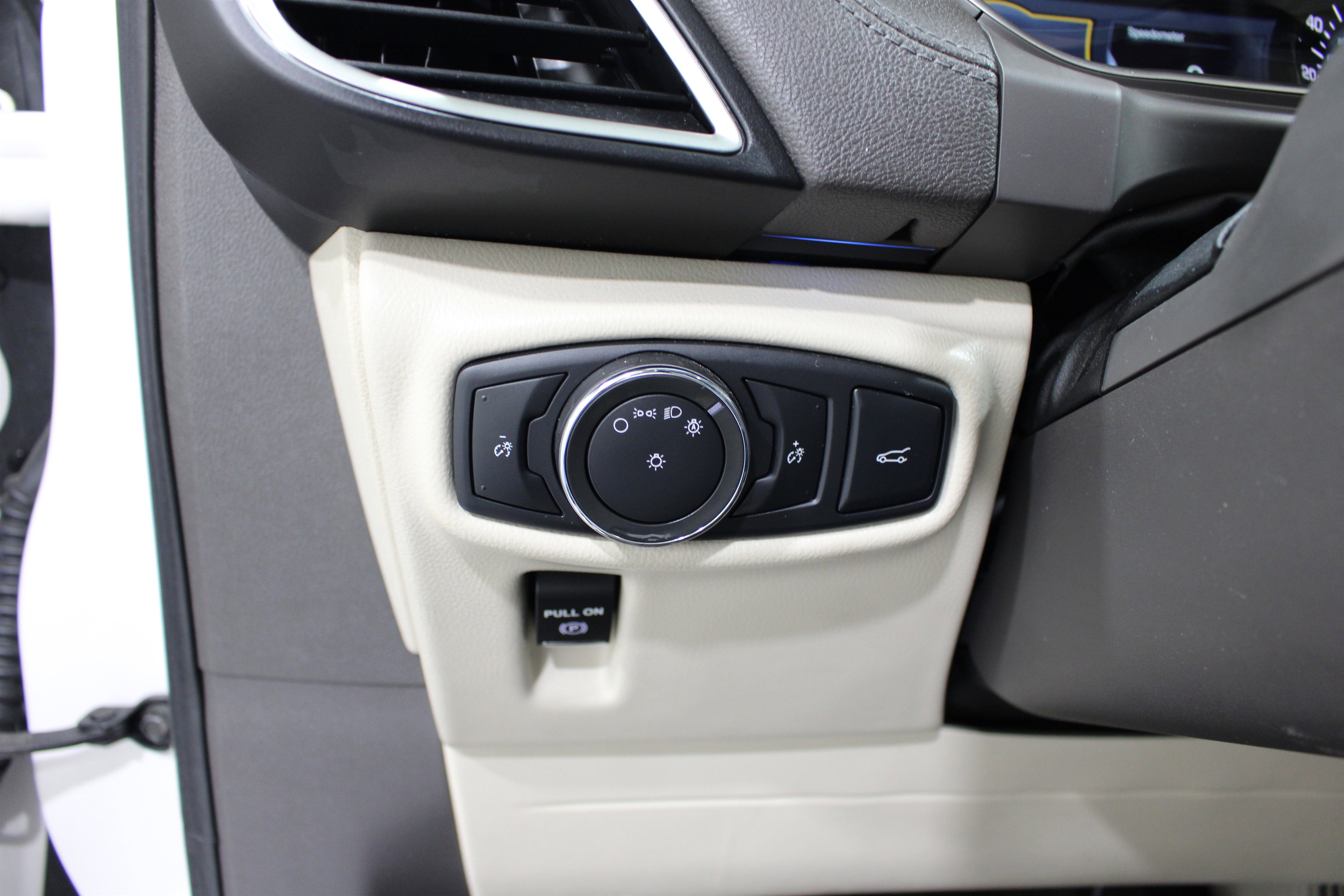 Used 2017 Lincoln MKX Select w/ Select Plus Package image 9