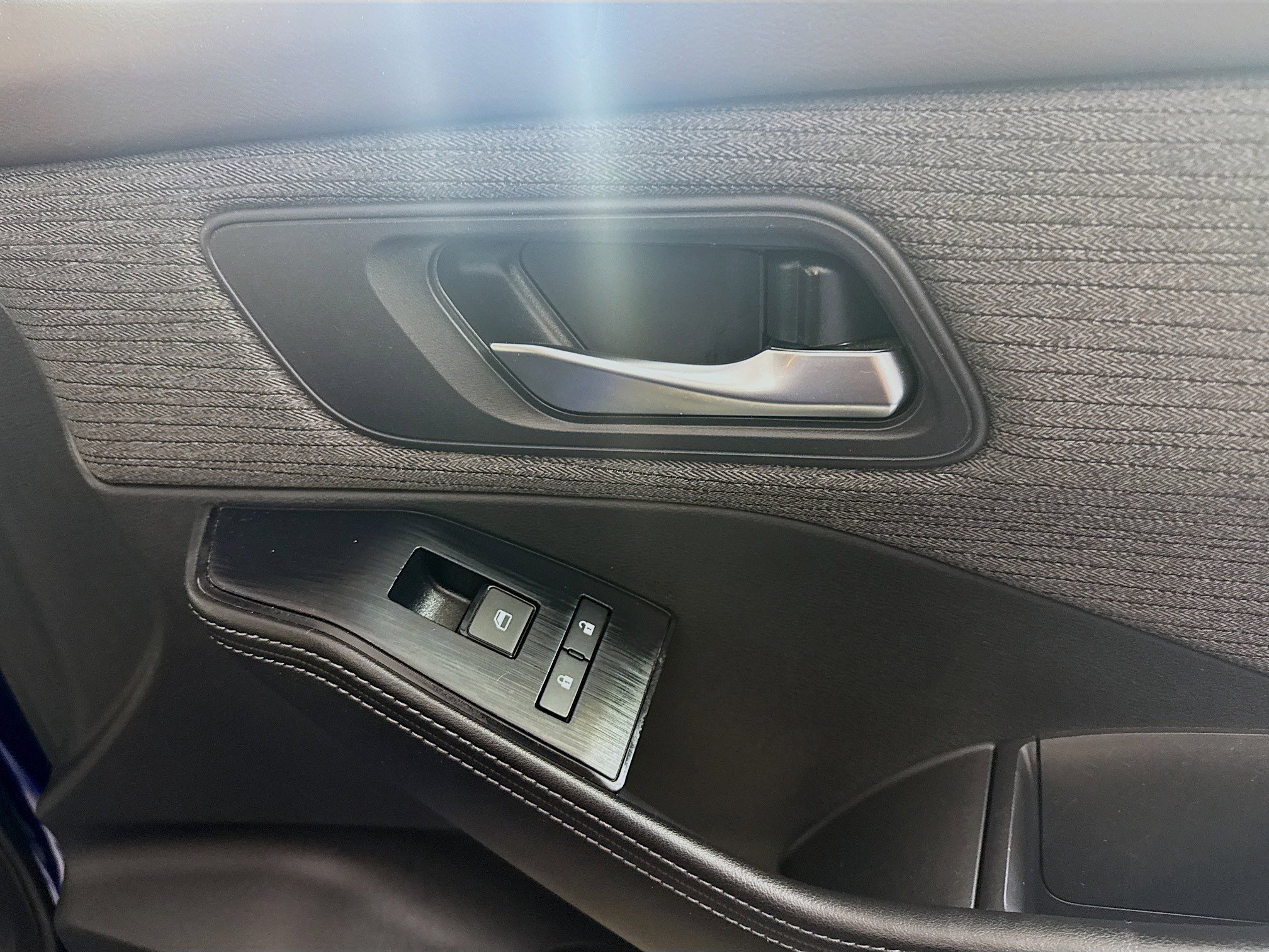 Used 2023 Nissan Rogue SV image 31