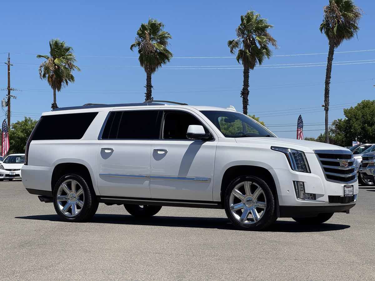 Used 2018 Cadillac Escalade ESV Premium Luxury AWD/4WD image 13