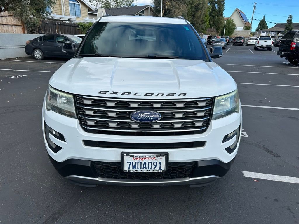 Used 2017 Ford Explorer XLT image 6