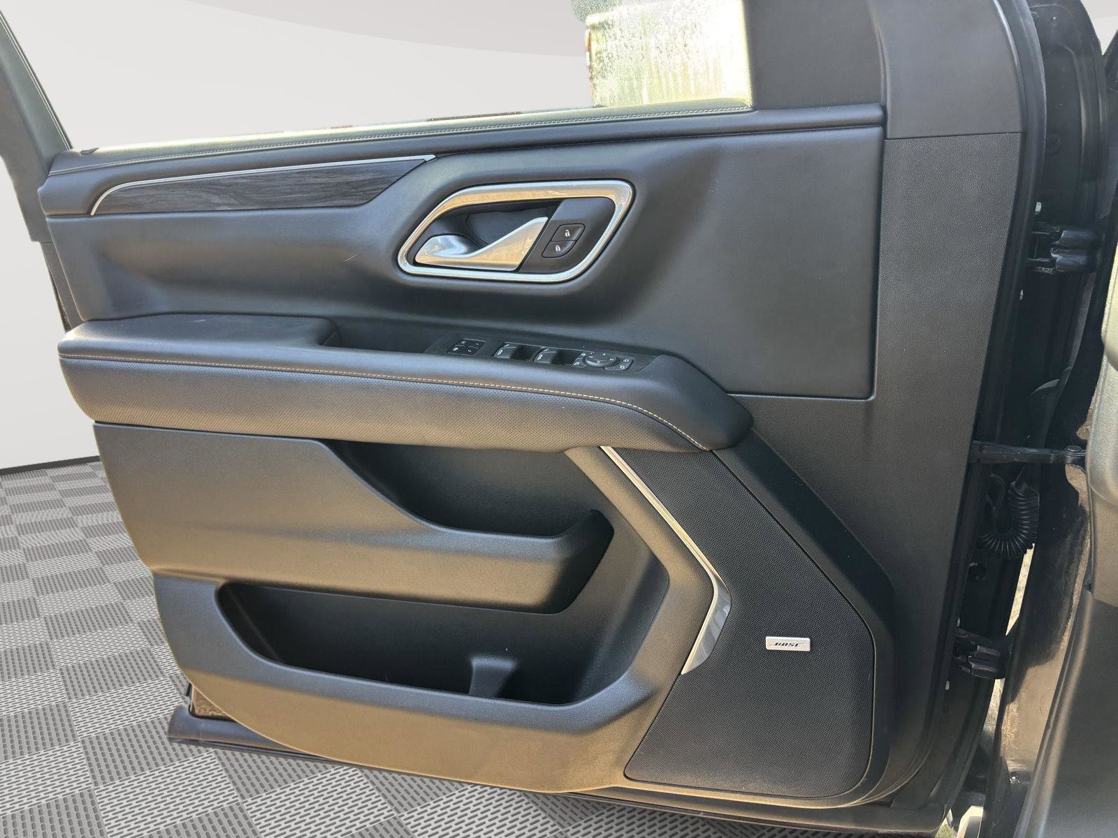 Used 2022 GMC Yukon XL SLT w/ SLT Premium Package image 22