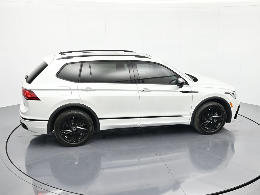 Used 2023 Volkswagen Tiguan SE R-Line FWD image 30