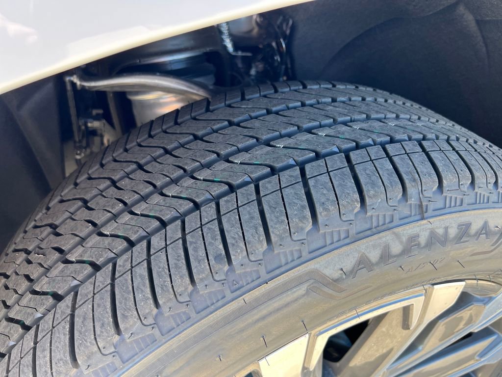 New 2026 Chevrolet Suburban High Country image 28