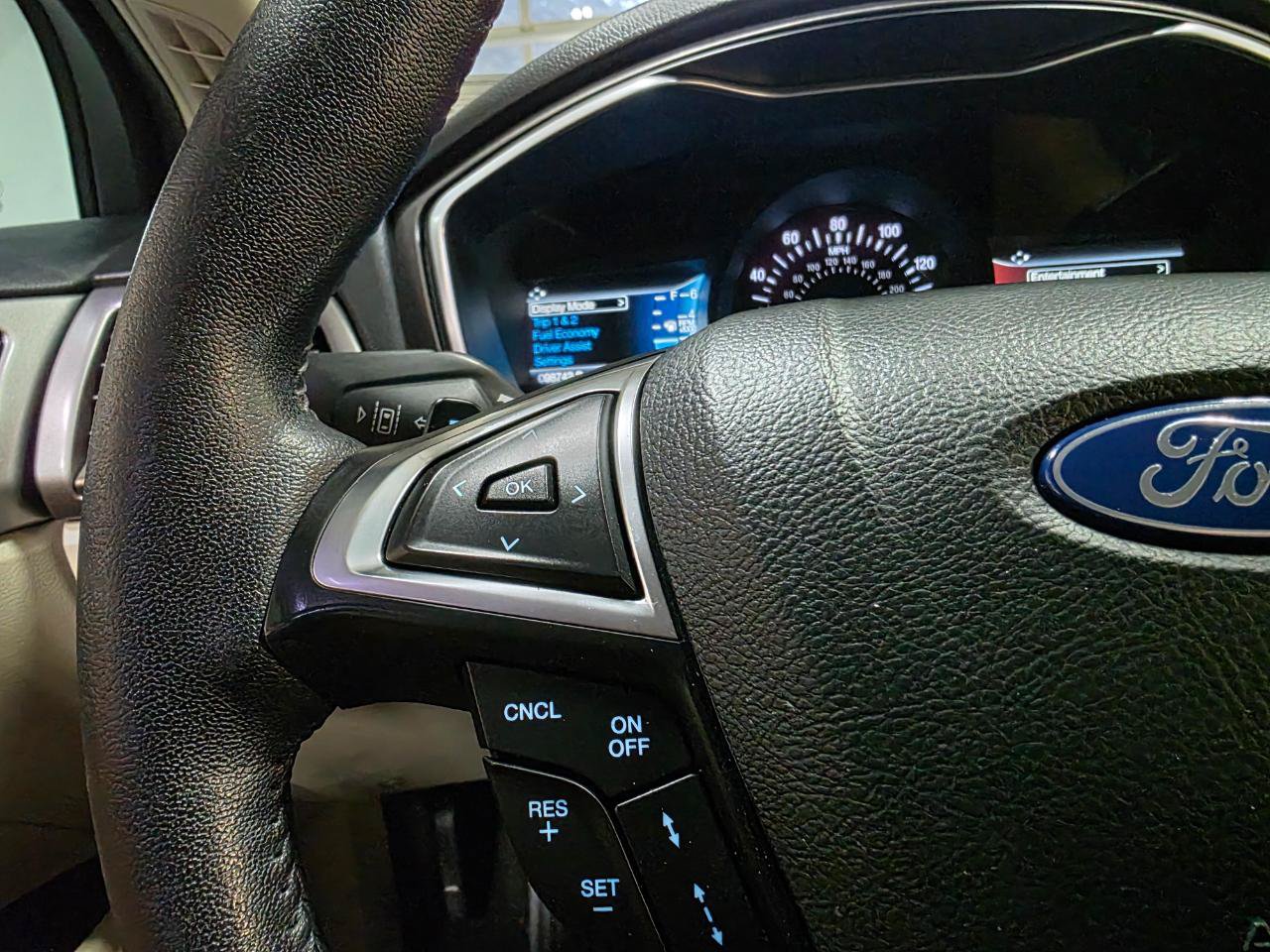 Used 2019 Ford Fusion SEL FWD image 29