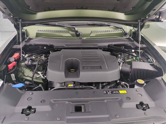 New 2026 Land Rover Defender 130 X-Dynamic SE AWD/4WD image 17
