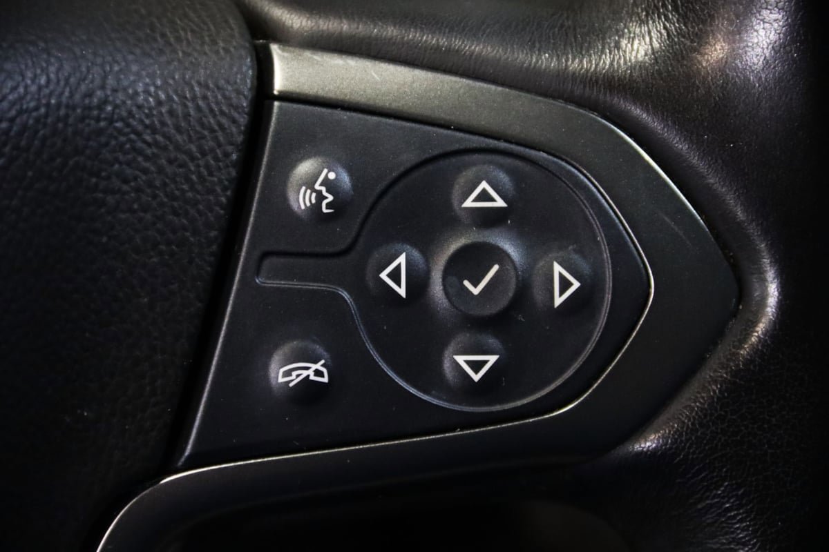 Used 2020 Chevrolet Suburban LT AWD/4WD image 16