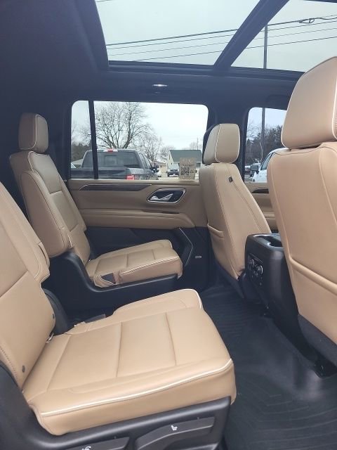 Used 2021 Chevrolet Suburban Premier w/ Premium Package image 21