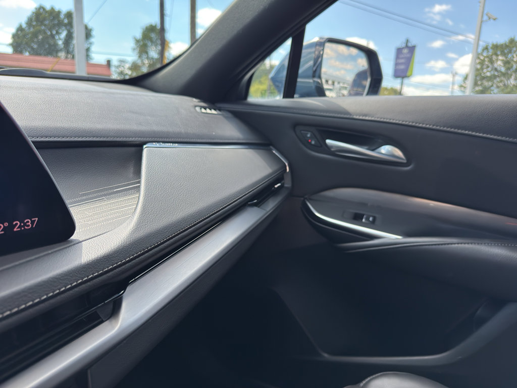 Used 2025 Cadillac XT4 Premium Luxury image 19
