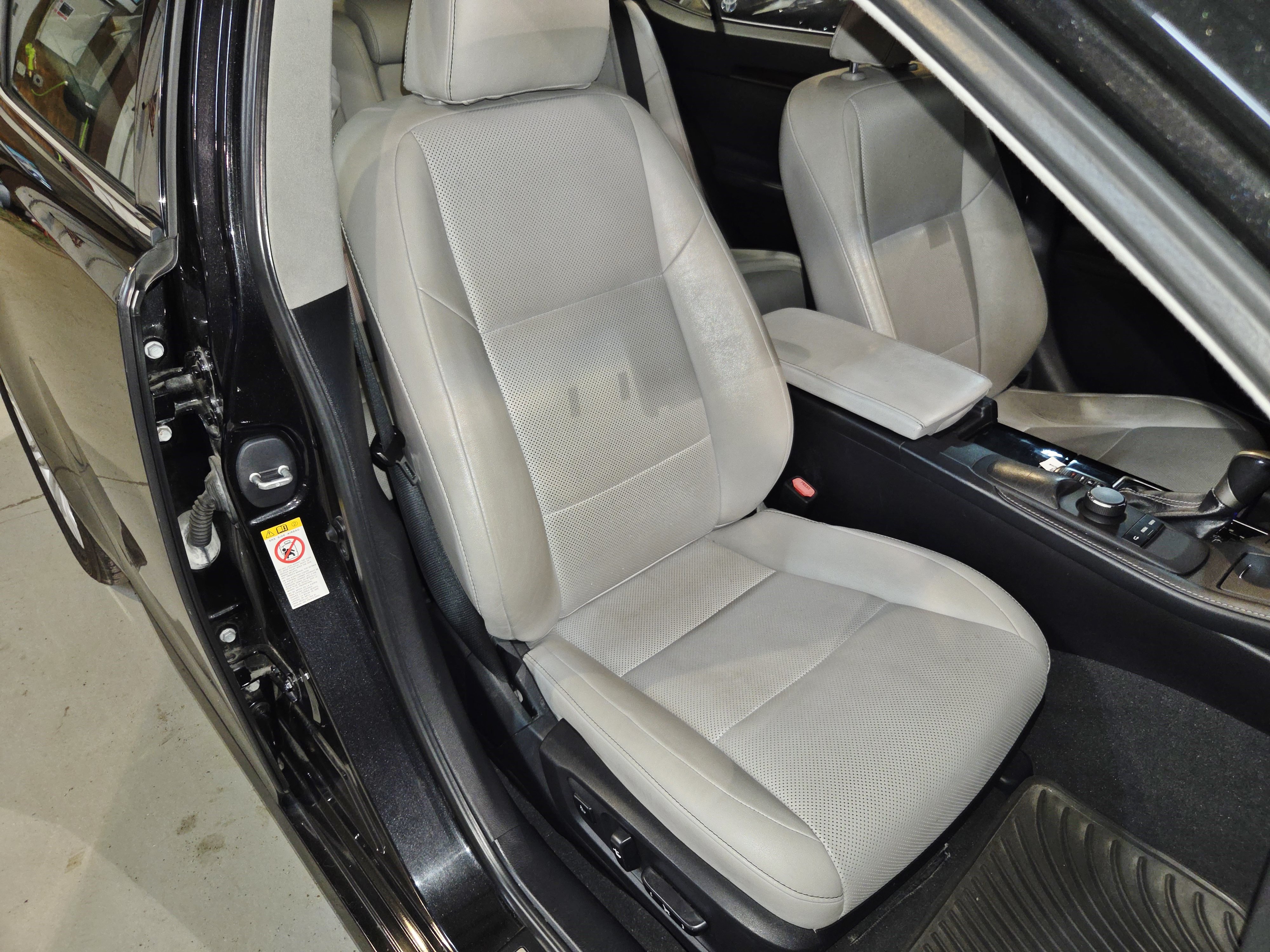 Used 2016 Lexus ES 350 w/ Premium Package w/Wood Trim FWD image 32