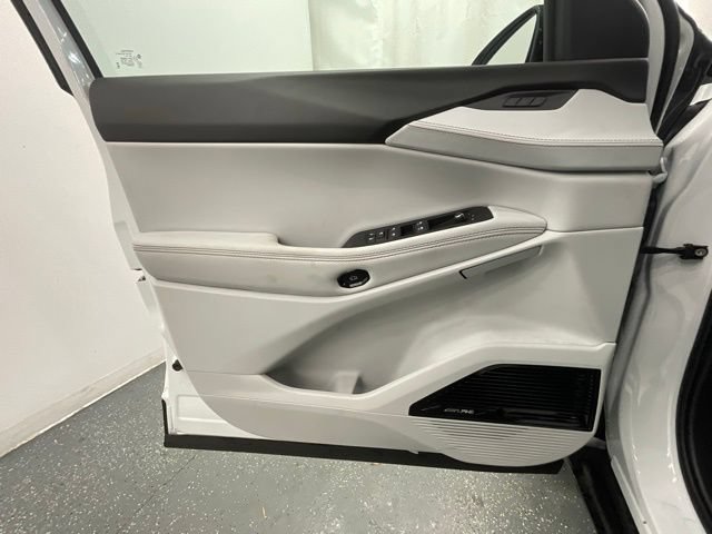 New 2026 Jeep Cherokee Overland w/ Advanced Pro Tech Group AWD/4WD image 9