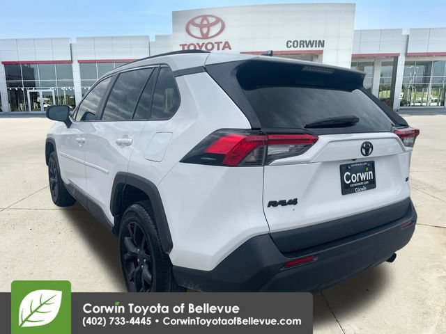 Used 2021 Toyota RAV4 LE FWD image 3
