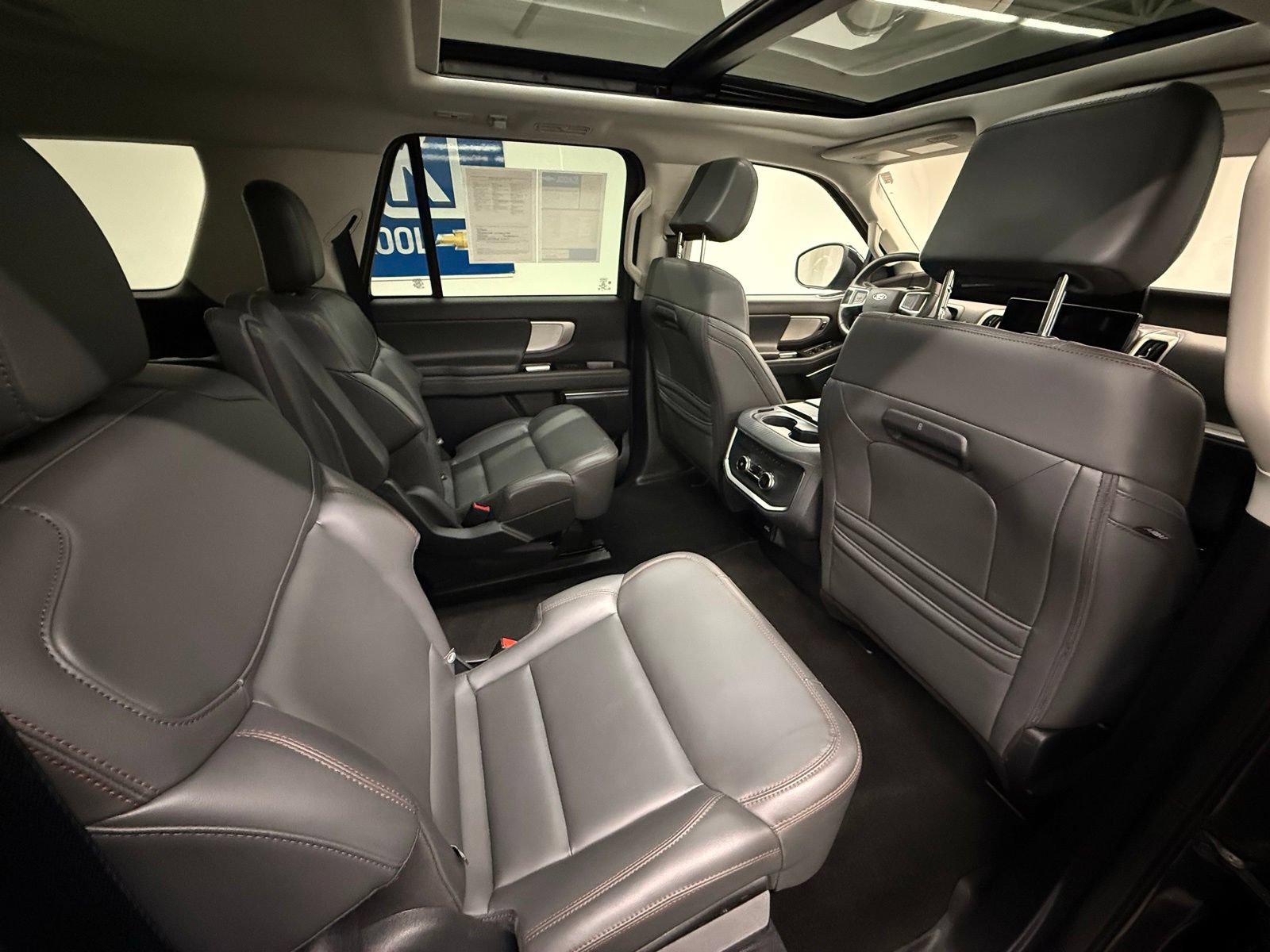 Used 2025 Ford Expedition Max Active AWD/4WD image 6