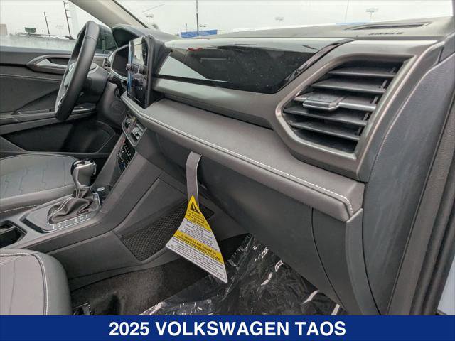 New 2025 Volkswagen Taos SE image 20