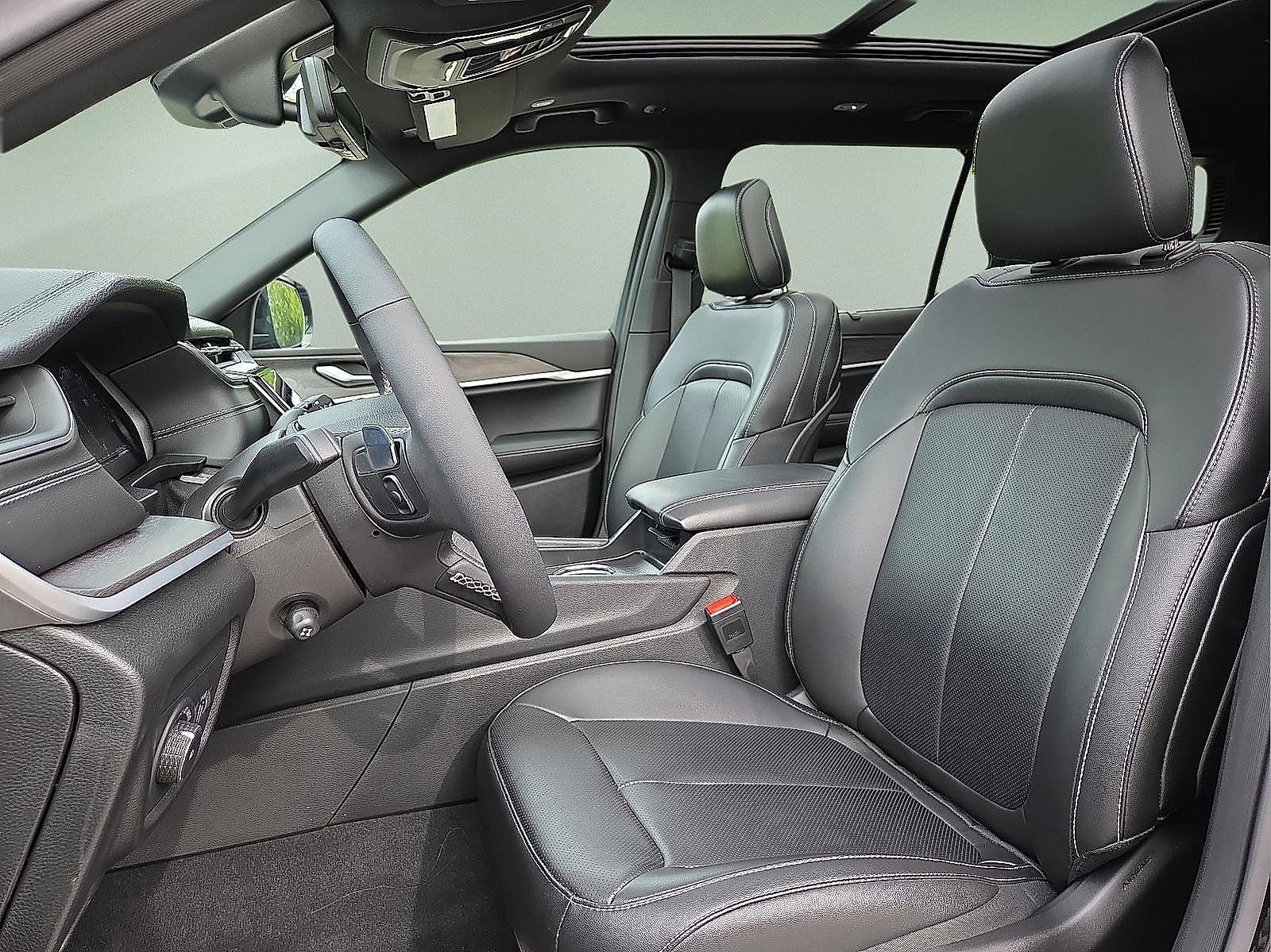 New 2025 Jeep Grand Cherokee L Limited w/ Luxury Tech Group II image 15
