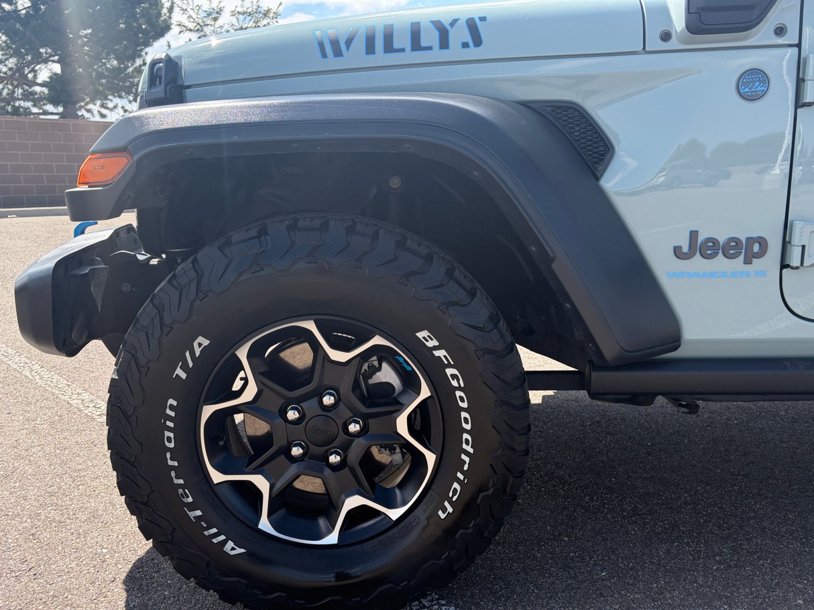 Used 2023 Jeep Wrangler Unlimited w/ Sun & Screen Package AWD/4WD image 11
