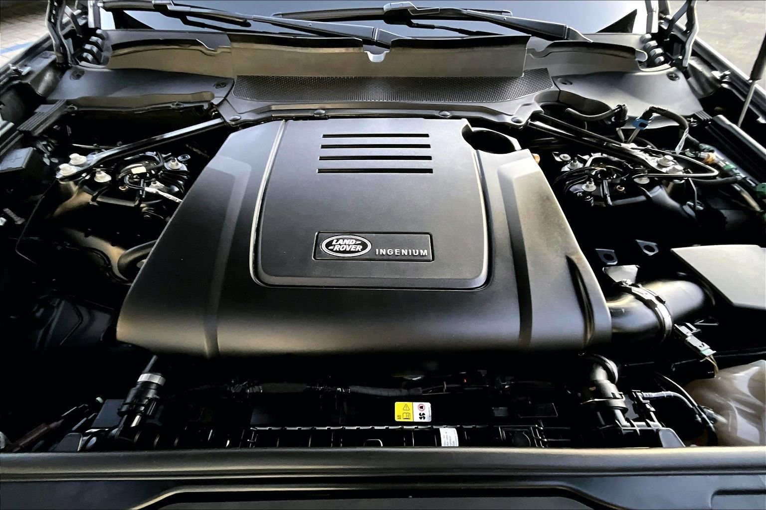 Used 2023 Land Rover Discovery S R-Dynamic image 9