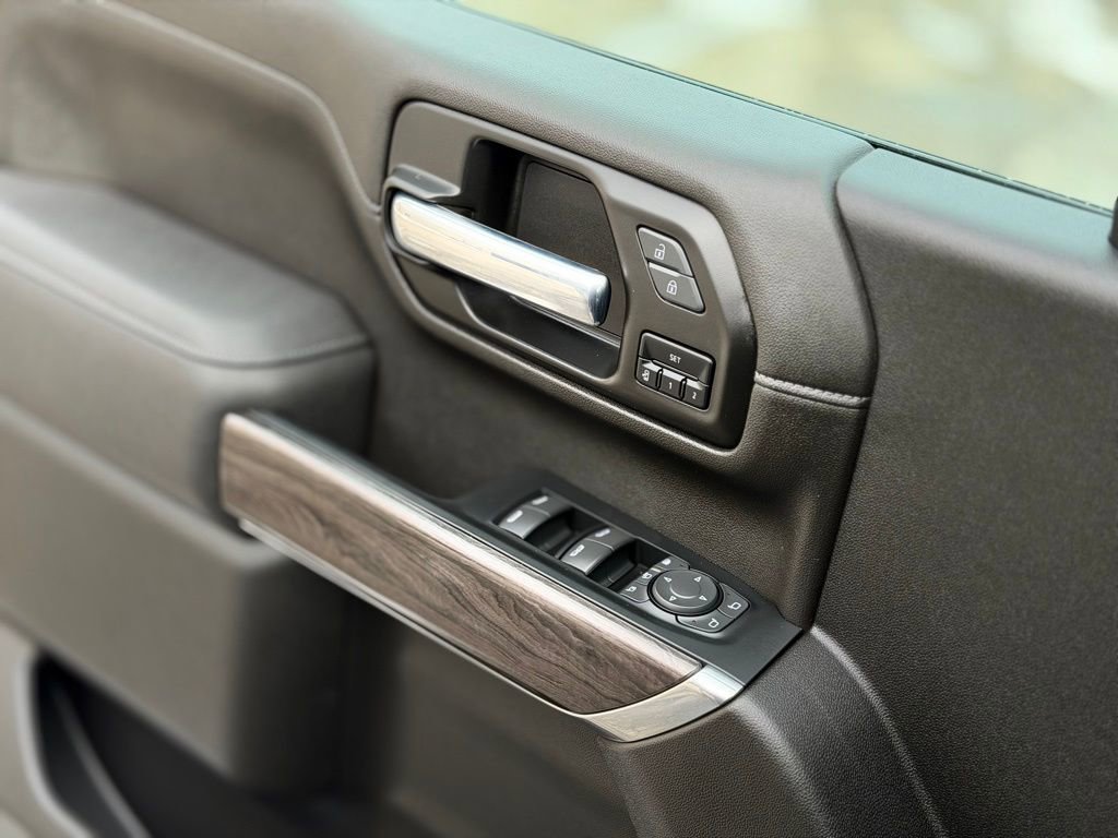 Used 2023 Chevrolet Silverado 2500 LTZ w/ LTZ Convenience Package image 18