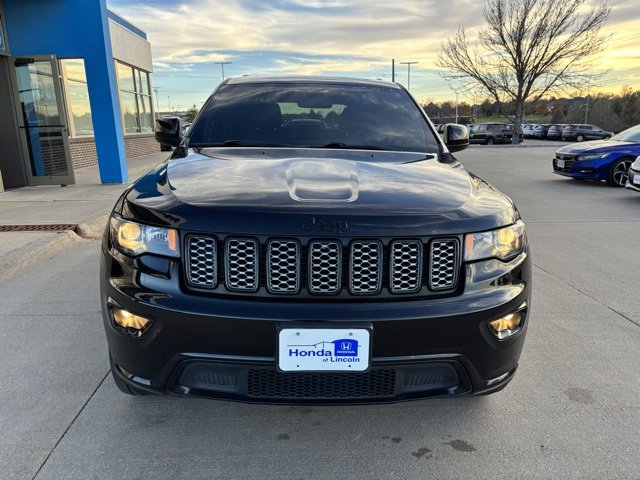 Used 2021 Jeep Grand Cherokee Laredo X image 2