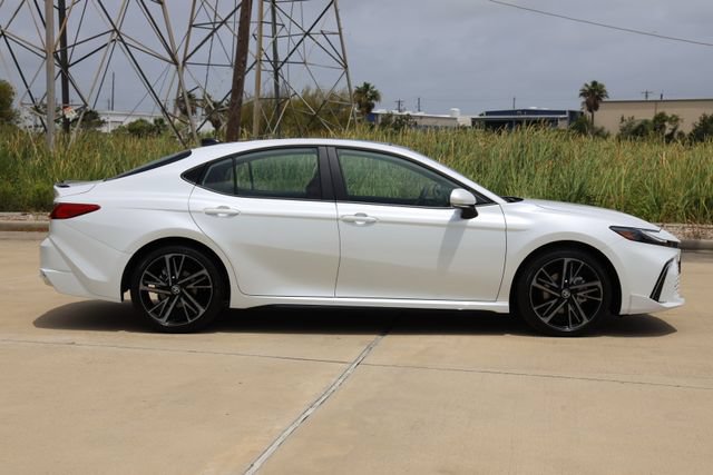 New 2026 Toyota Camry Hybrid FWD image 4