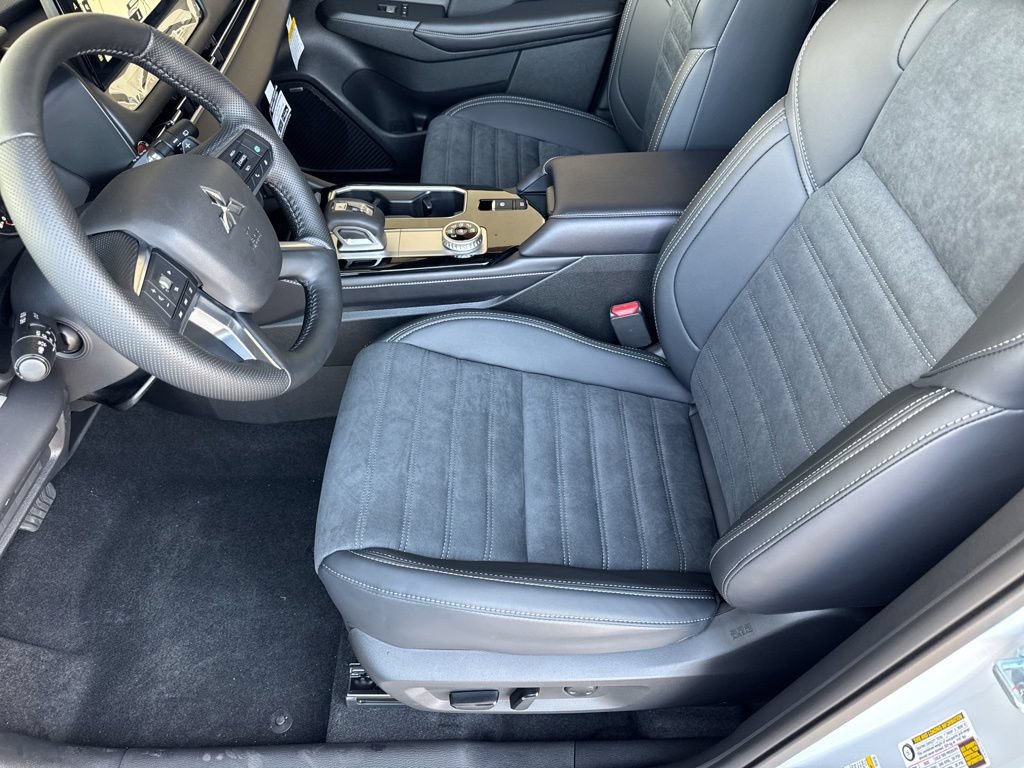 New 2026 Mitsubishi Outlander AWD image 25