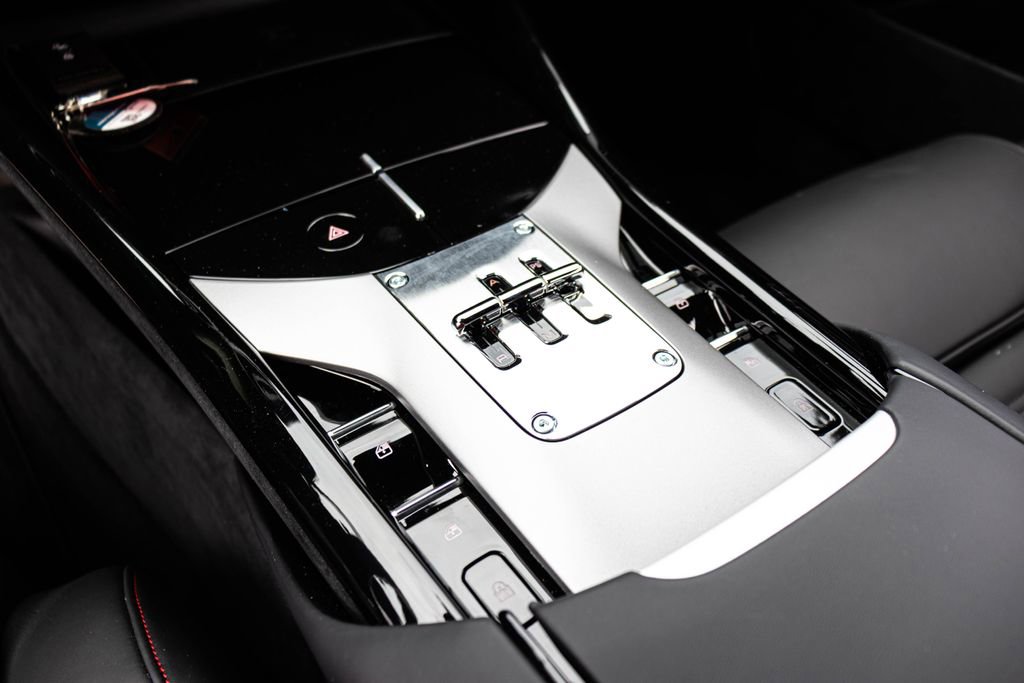 Certified 2025 Ferrari Purosangue AWD/4WD image 5