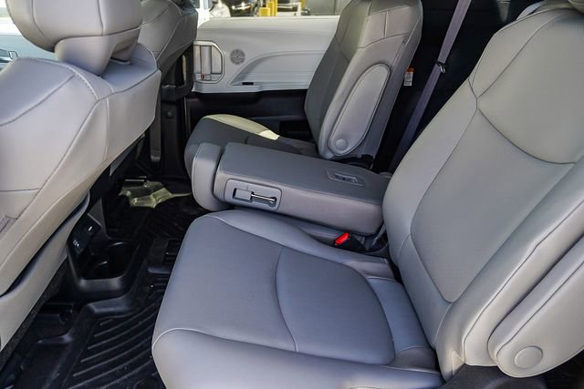 Used 2025 Toyota Sienna XLE w/ XLE Plus Package image 21