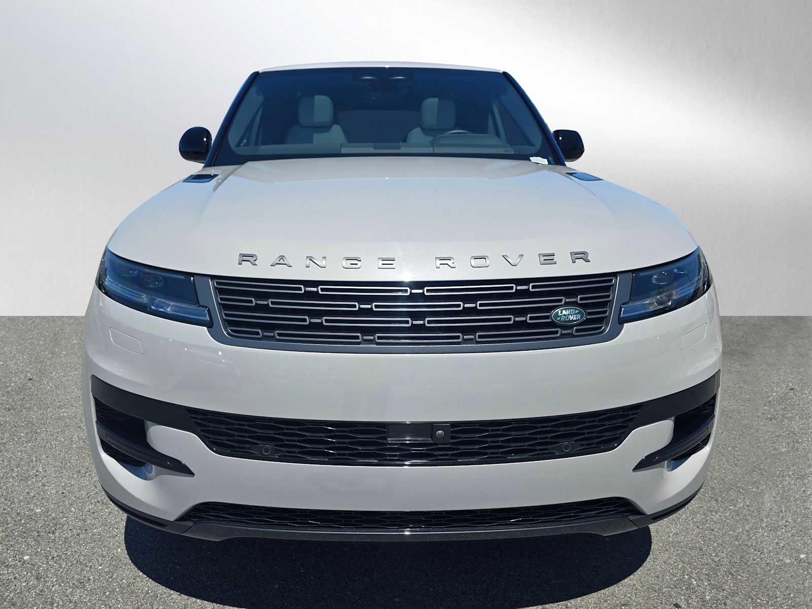 Used 2025 Land Rover Range Rover Sport AWD/4WD image 8