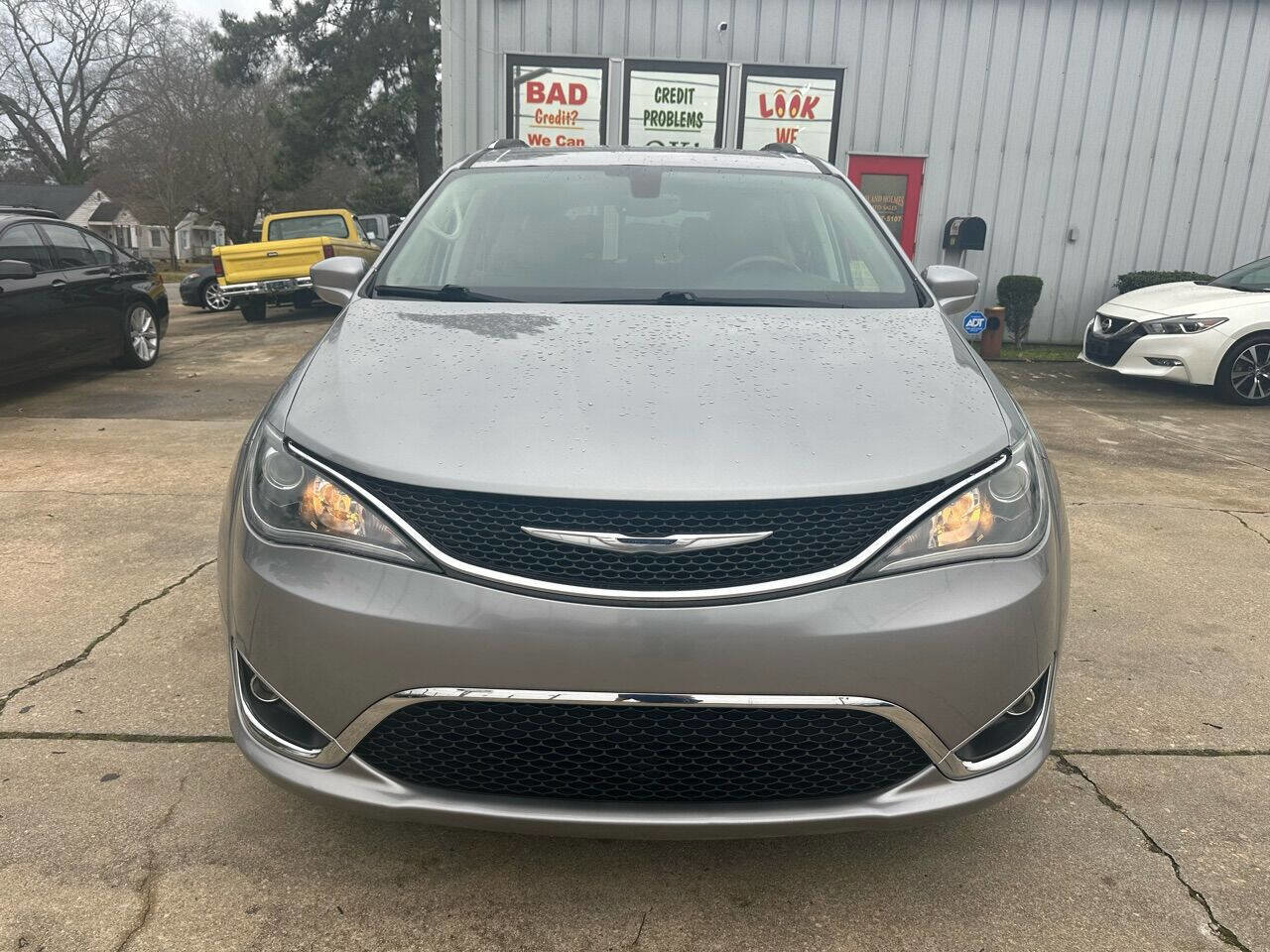 Used 2018 Chrysler Pacifica Touring-L Plus FWD image 3