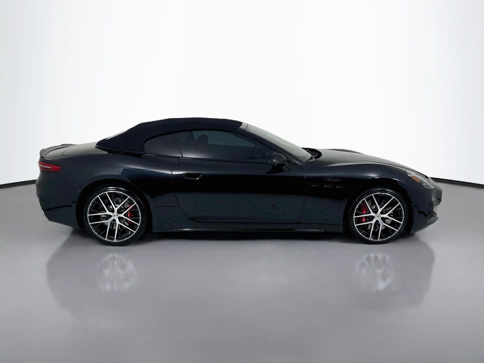 Used 2024 Maserati GranCabrio Trofeo AWD/4WD image 9