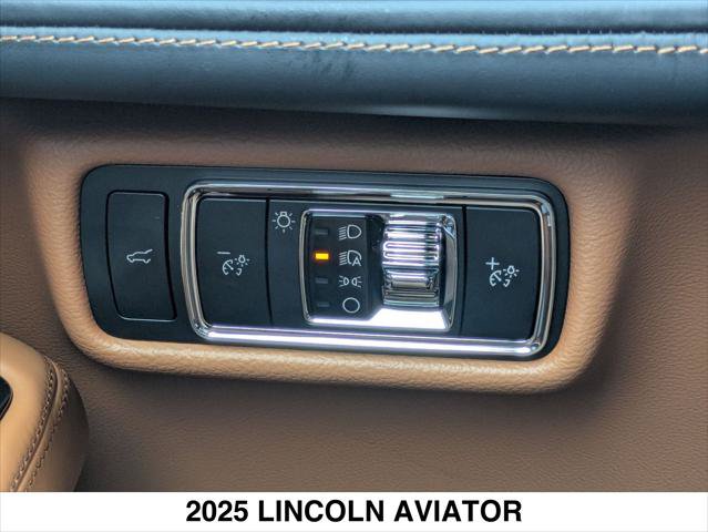 New 2025 Lincoln Aviator Black Label w/ Black Label Special Edition AWD/4WD image 18