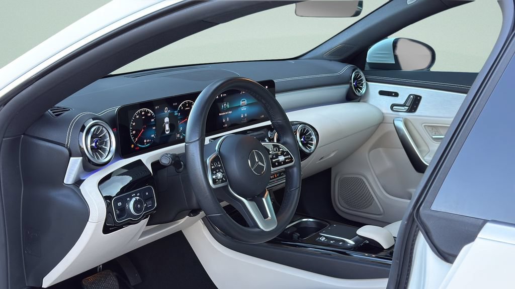 Used 2022 Mercedes-Benz CLA 250 image 9