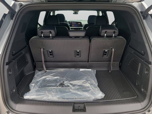 New 2026 Chevrolet Traverse LT w/ Midnight/Sport Edition image 3