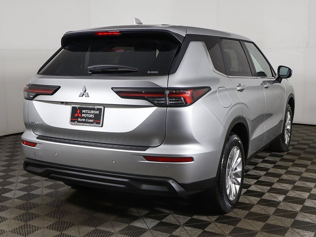 New 2026 Mitsubishi Outlander ES AWD/4WD image 11