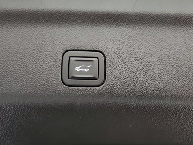 Used 2025 GMC Yukon XL Denali AWD/4WD image 27