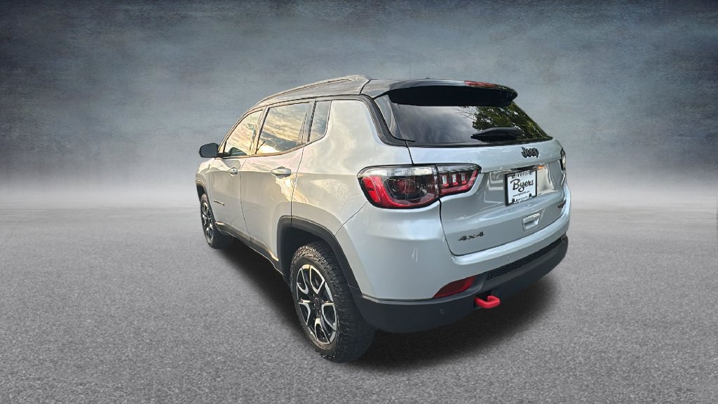 Used 2025 Jeep Compass Trailhawk AWD/4WD image 27