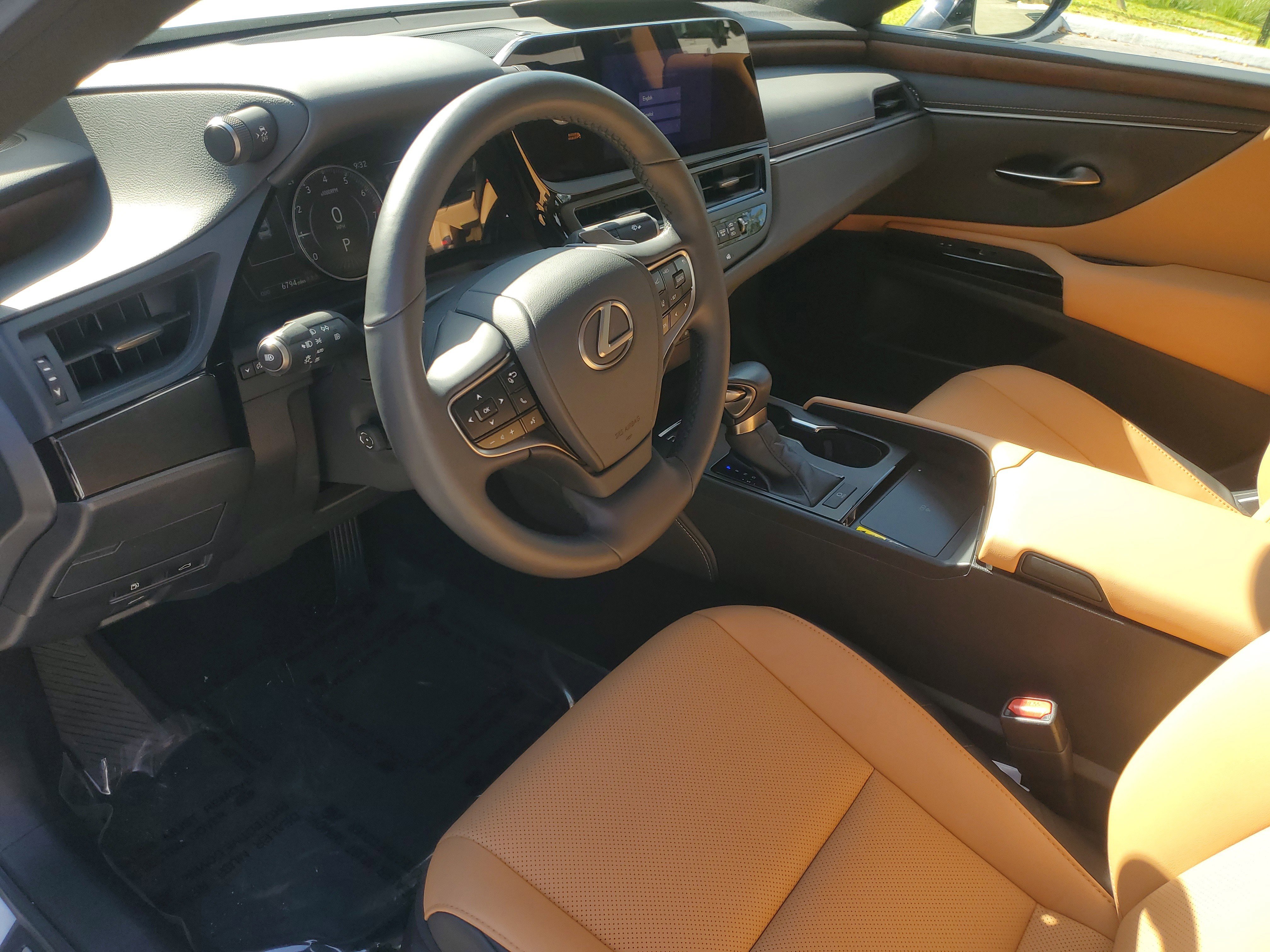 Used 2025 Lexus ES 350 w/ Premium Package image 16