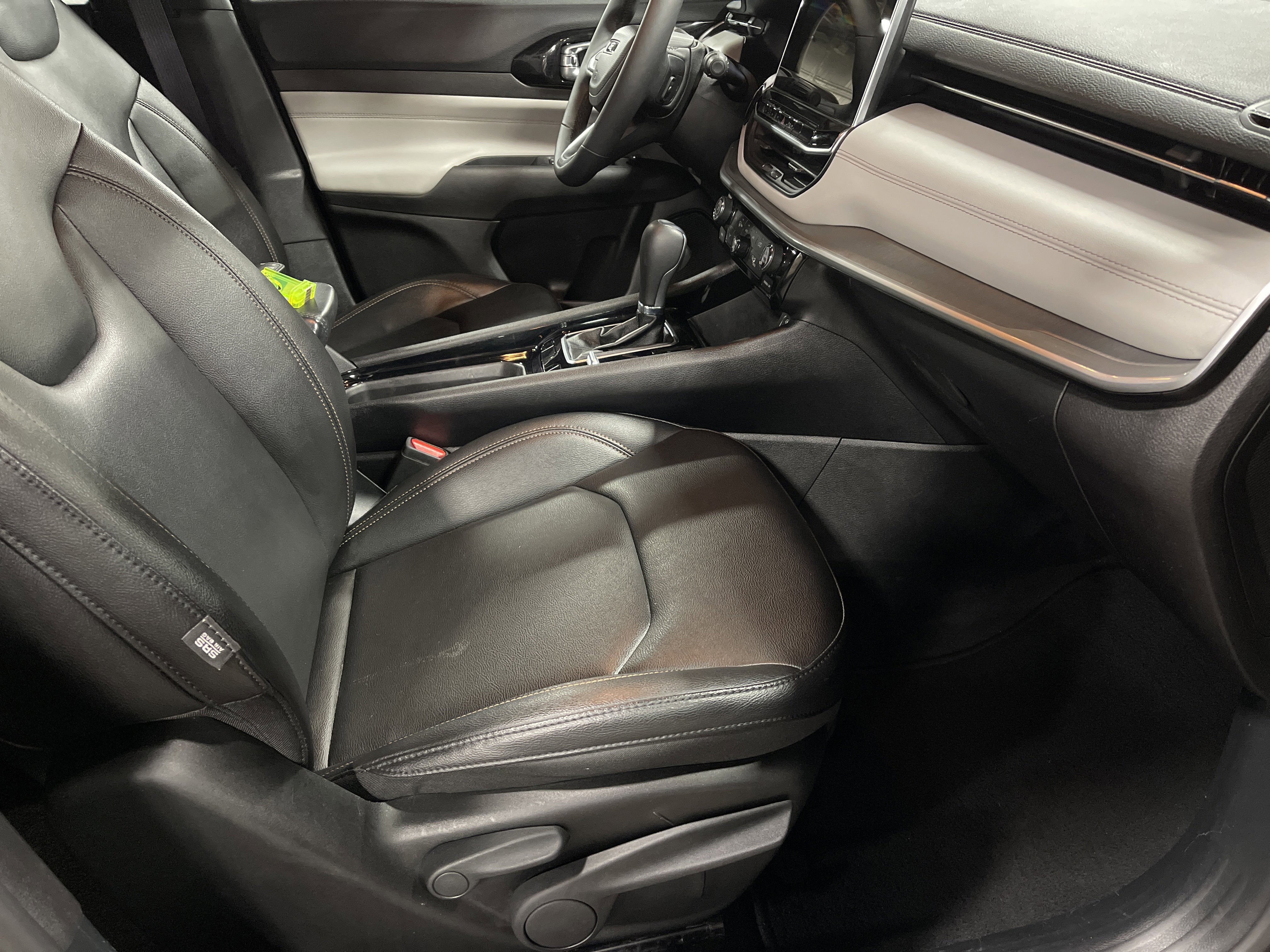 Used 2024 Jeep Compass Limited image 13