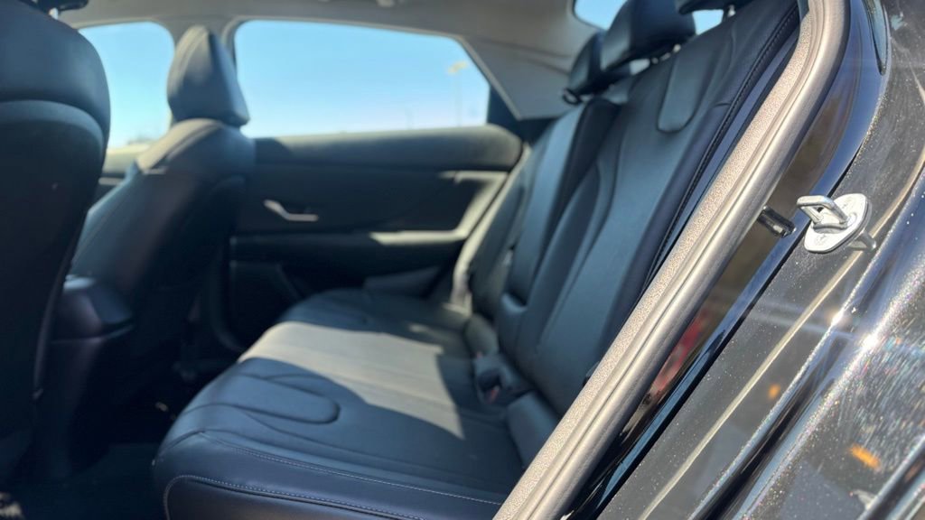 Certified 2023 Hyundai Elantra Limited FWD image 20