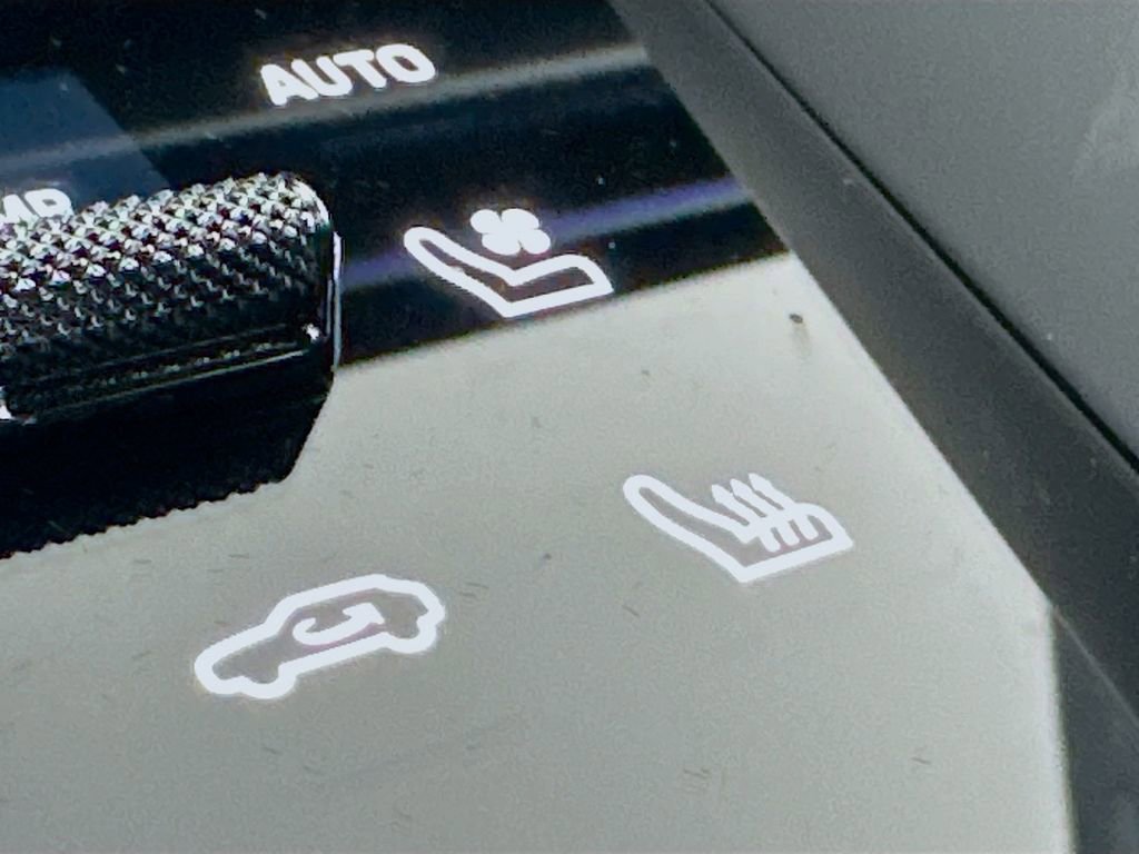 Certified 2025 Porsche Macan Electric image 22